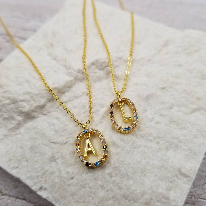Treasure Wholesale - Wholesale Pendant/Charm Necklace - Oval Initial Necklace