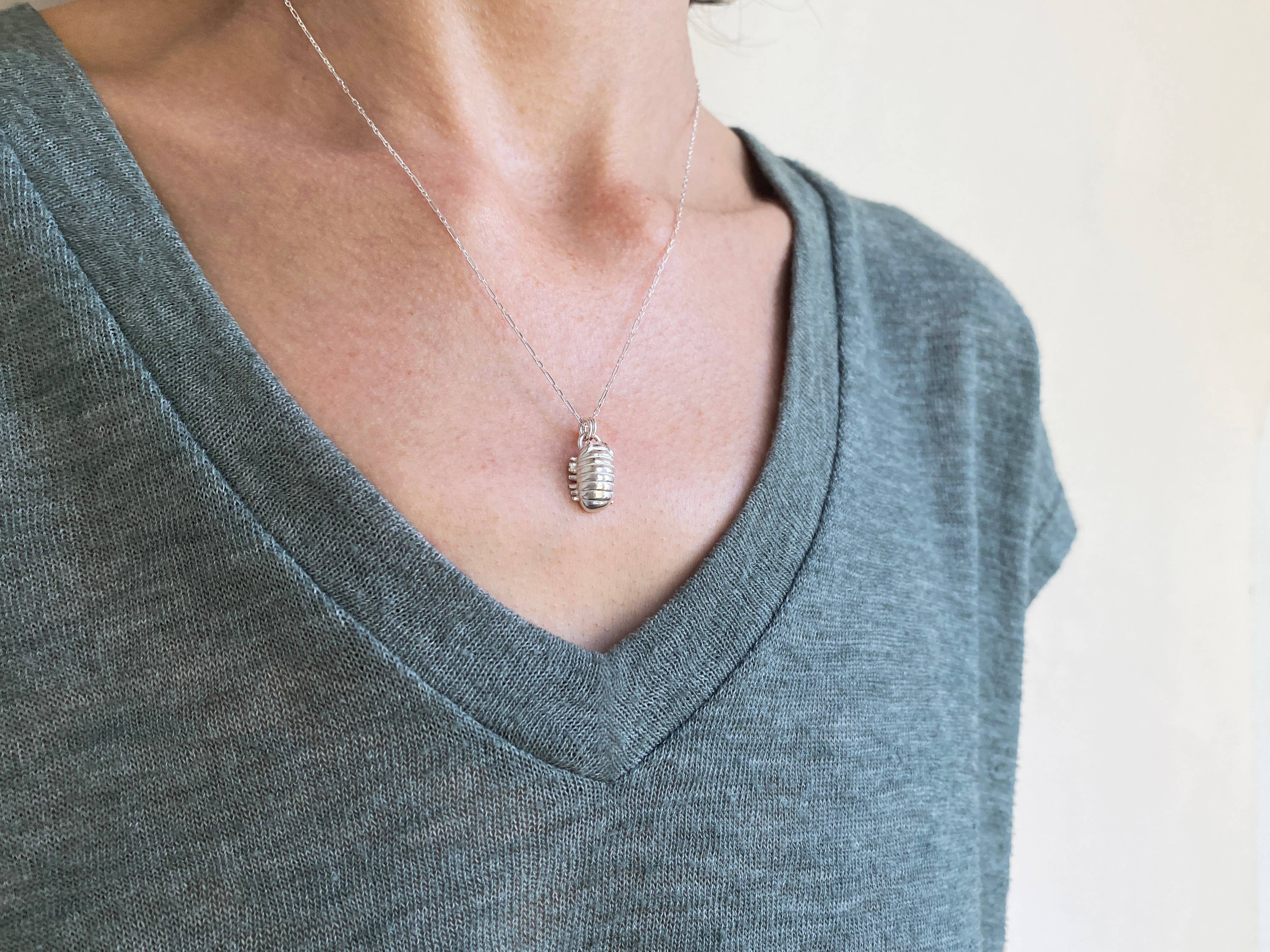 Blue Dot Jewelry - Wholesale Pendant/Charm Necklace - Silver Roly Poly Necklace0