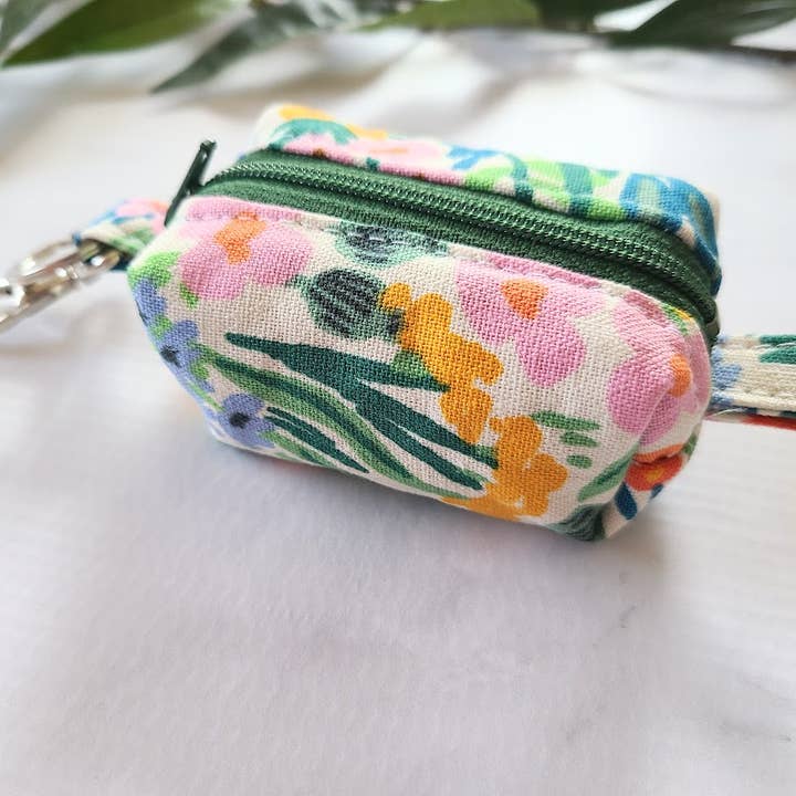 Soporte para bolsas Meadow Poop, diseño floral para venta al por mayor de City Dog Treat Bar