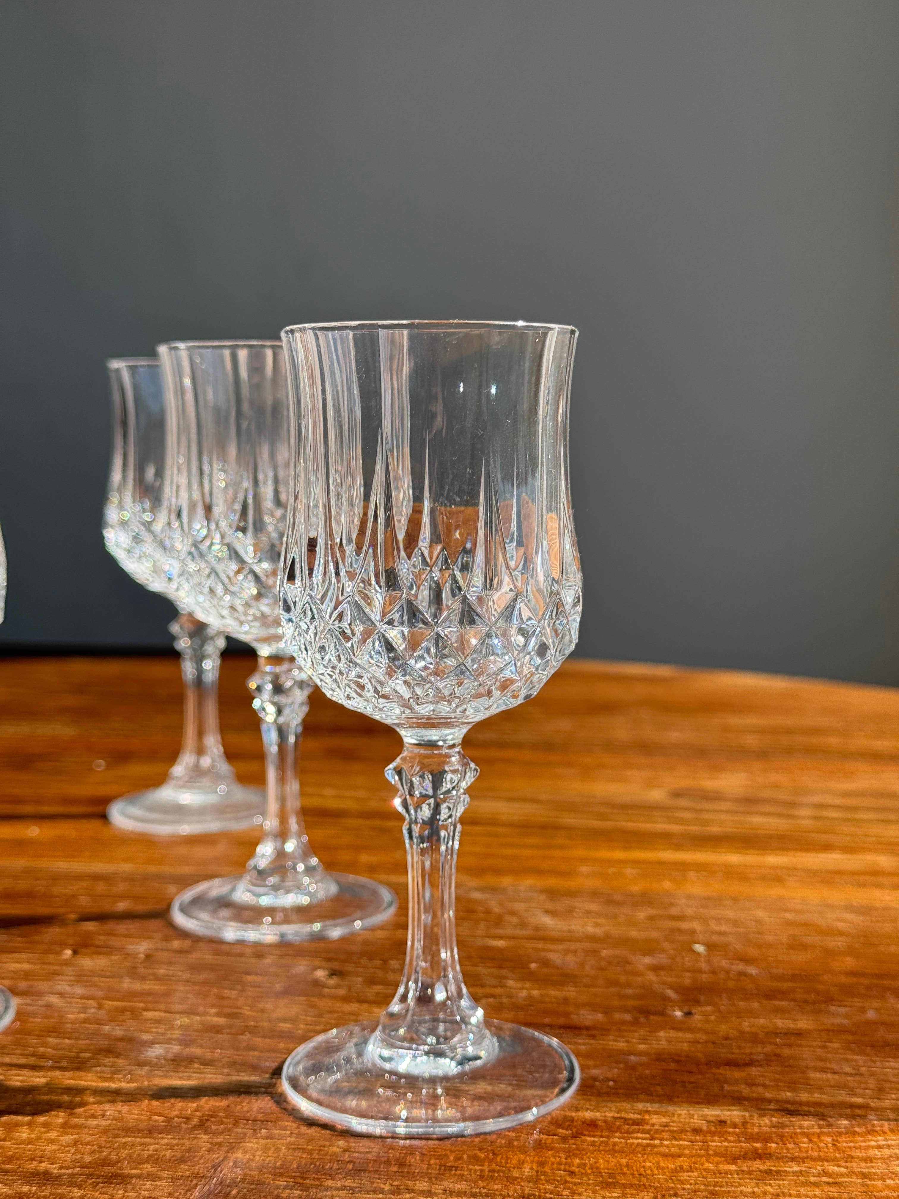 Office Objets - Wholesale Wine Glass - Set of 6 small diamond-cut crystal glasses H14.54