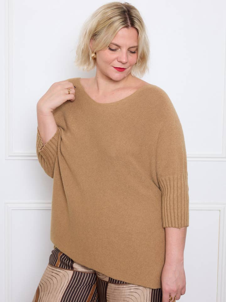 C'MELODIE - Wholesale Knit Sweater - Women's - Plus size - Oversized V-neck sweater2