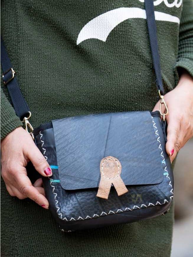 Bolso pequeño cosido de caucho reciclado para venta al por mayor de Ganesh Himal Trading