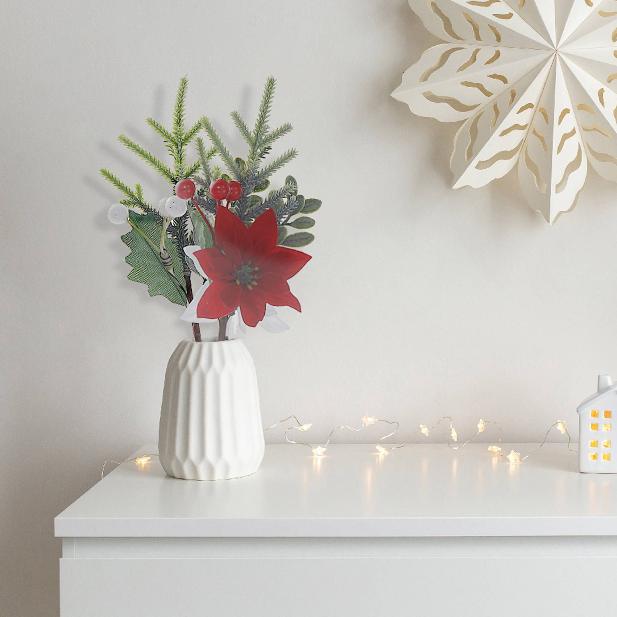 IH Casa Decor - Venta al por mayor Flores artificiales - RAMO DE FLOR DE PASCUA CON BAYAS Y PIÑAS (VARIOS)1