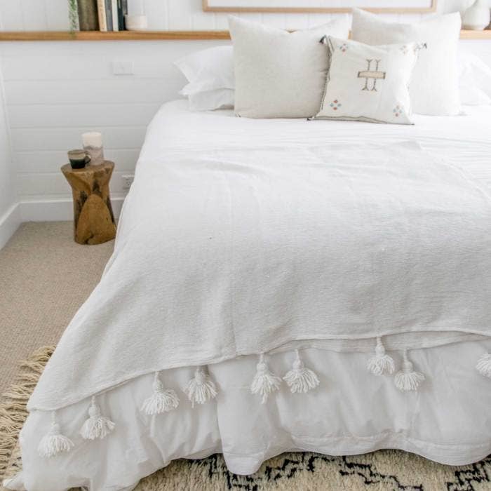 marrakeshop - Vente Plaids - Plaid marocain premium fait main avec pompons et franges13