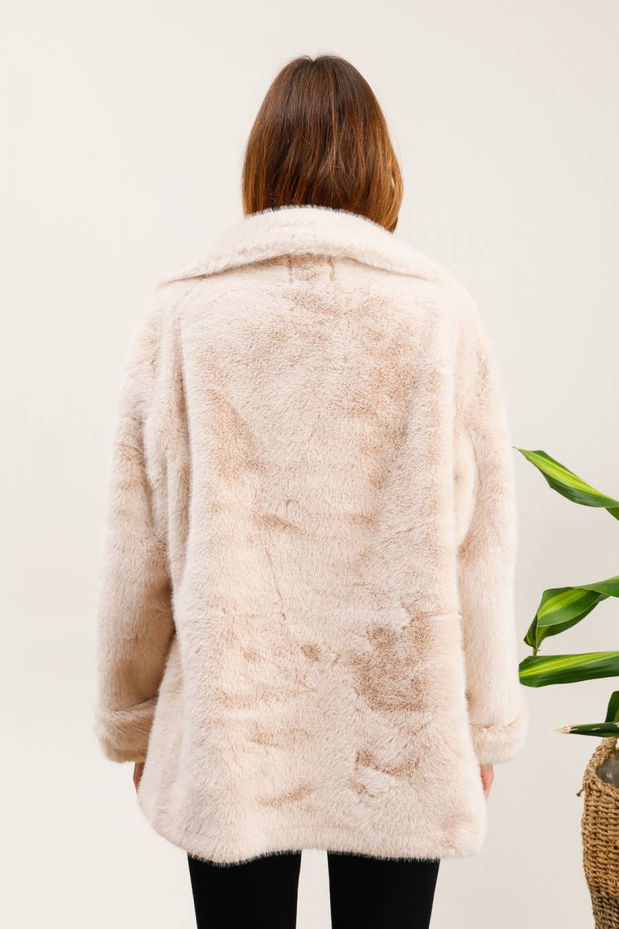 MOOYA - Wholesale Fur/Faux Fur Coat - Women's - Double-breasted faux fur coat - DD0025