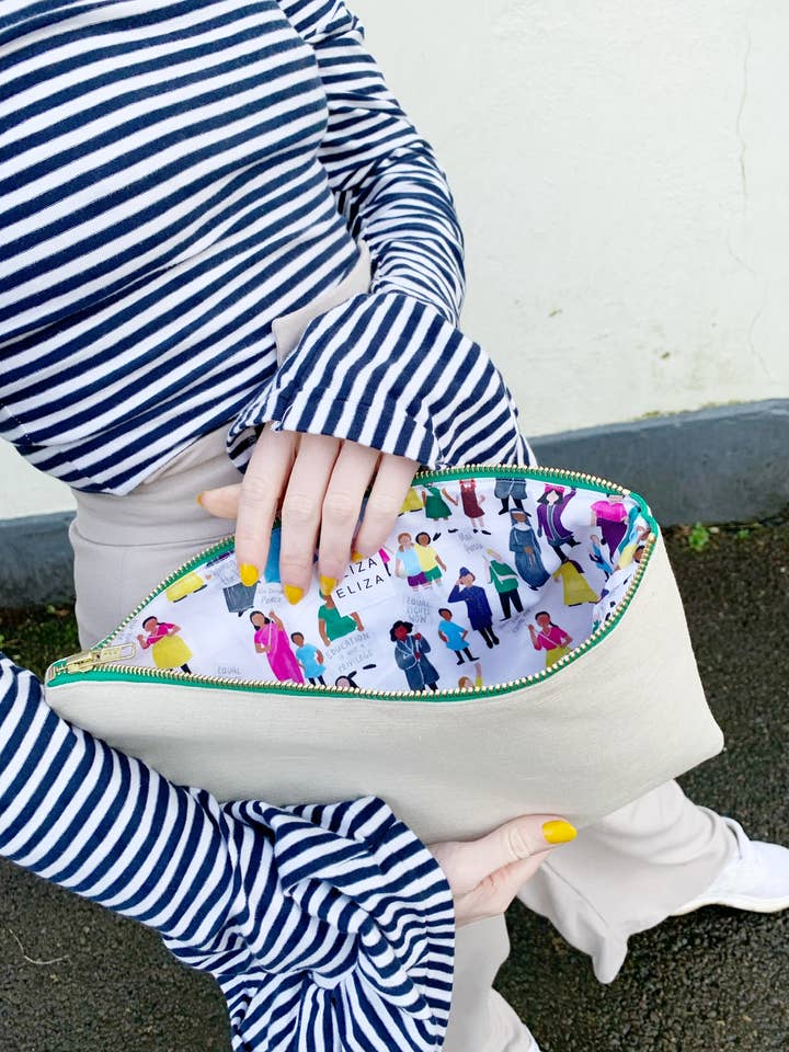 Pochette grande della collezione Equality per la vendita all'ingrosso da parte di Eliza Eliza