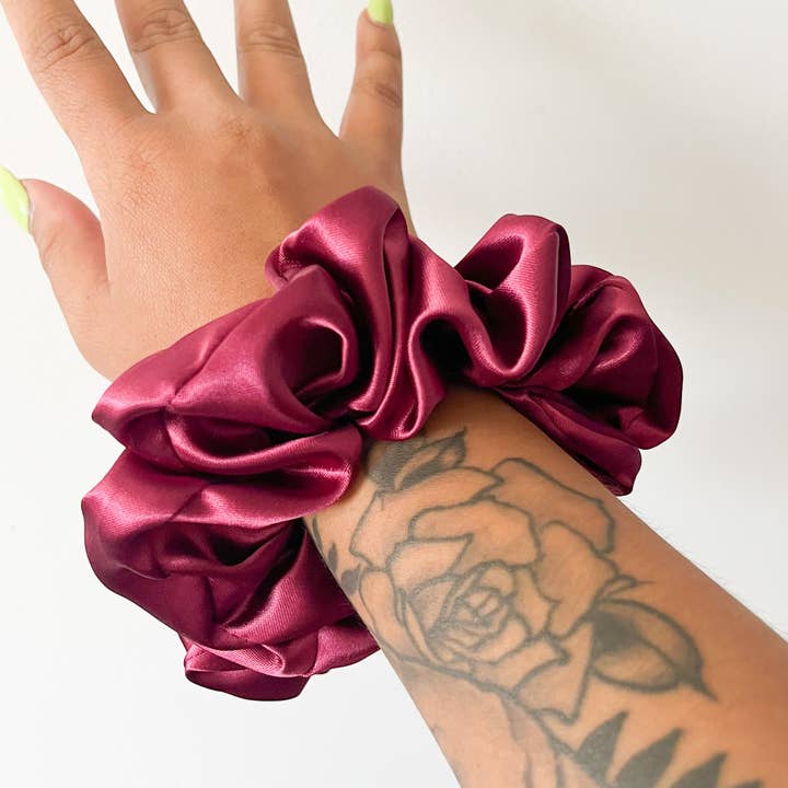 COLETERO SATINADO DE CIRUELA para venta al por mayor de Nefarious Clothing