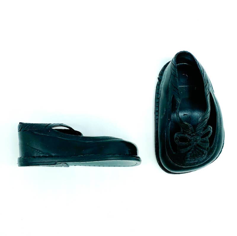 Folk Artesanía Muñecas - Wholesale Doll Accessory Kit - Kids - Pair of quality rubber shoes for dolls measure 6x3.5 cm1