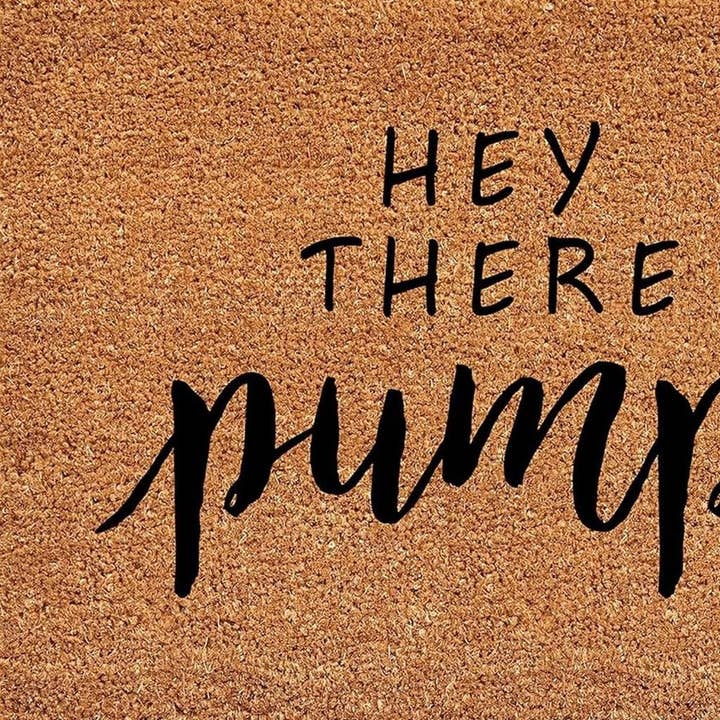 HomeRoots – Großhandel Fußmatte – Braune und natürliche Herbst-Fußmatte "Hey There Pumpkin" aus Kokosfaser für den Außenbereich, 24" x 36"2