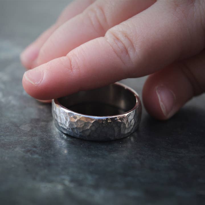 Anel martelado de prata de lei 925, largura 5 mm por atacado de RoxyLab