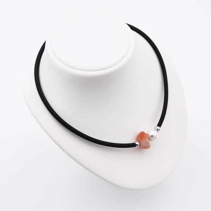 France Perles – Großhandel Perlenkette – Halskette mit mallorquinischen Perlen und Karneol — 12 mm2