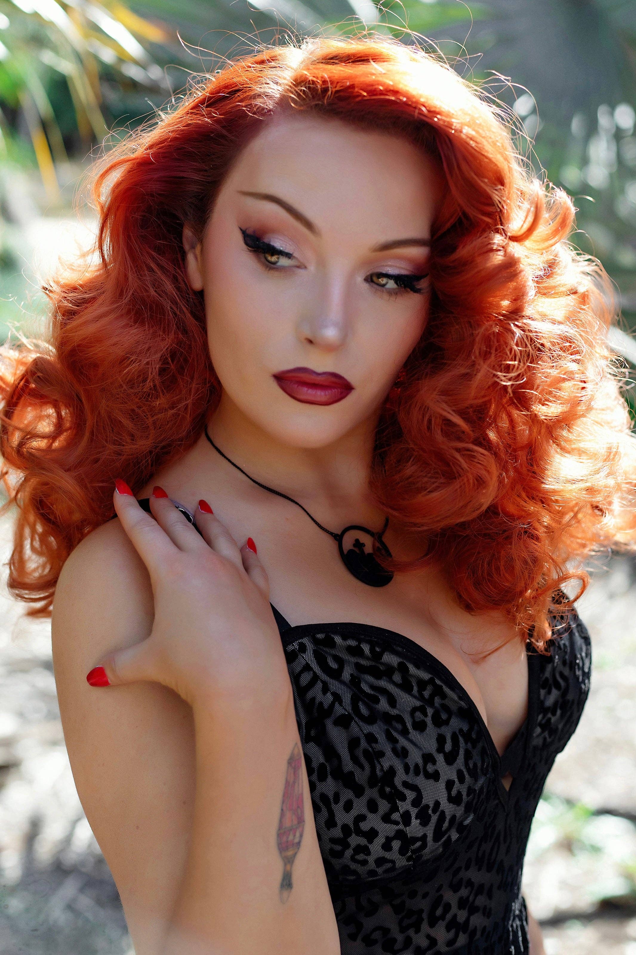 Weasel Wear – Engroshandel Aftenkjole - Dame – Dyreillusion Kjole + Tørklæde - Sort Leopard Stræk Mesh Kjole med Beige Foring & Matchende Tørklæde (Rovdyr Elegance Udgave)3