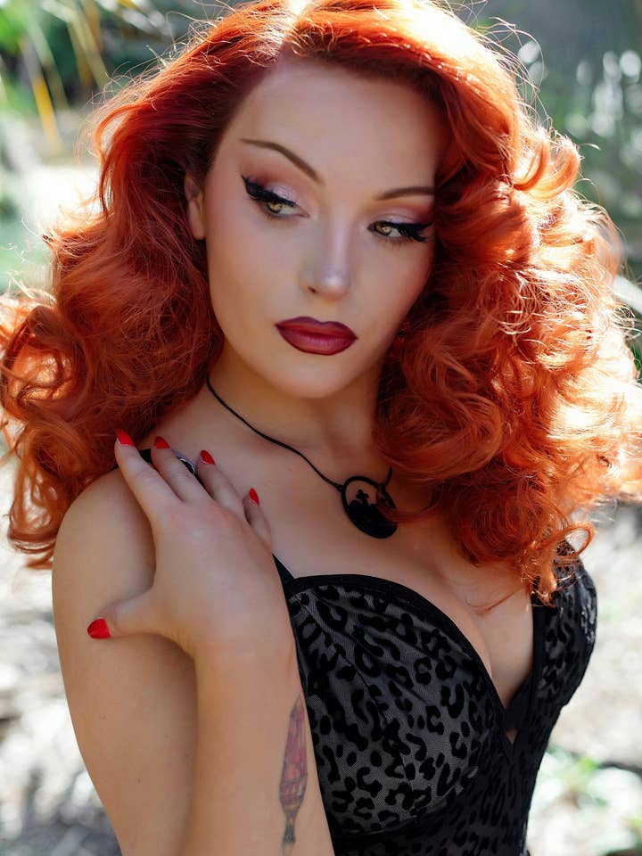 Weasel Wear – Engroshandel Aftenkjole - Dame – Dyreillusion Kjole + Tørklæde - Sort Leopard Stræk Mesh Kjole med Beige Foring & Matchende Tørklæde (Rovdyr Elegance Udgave)3