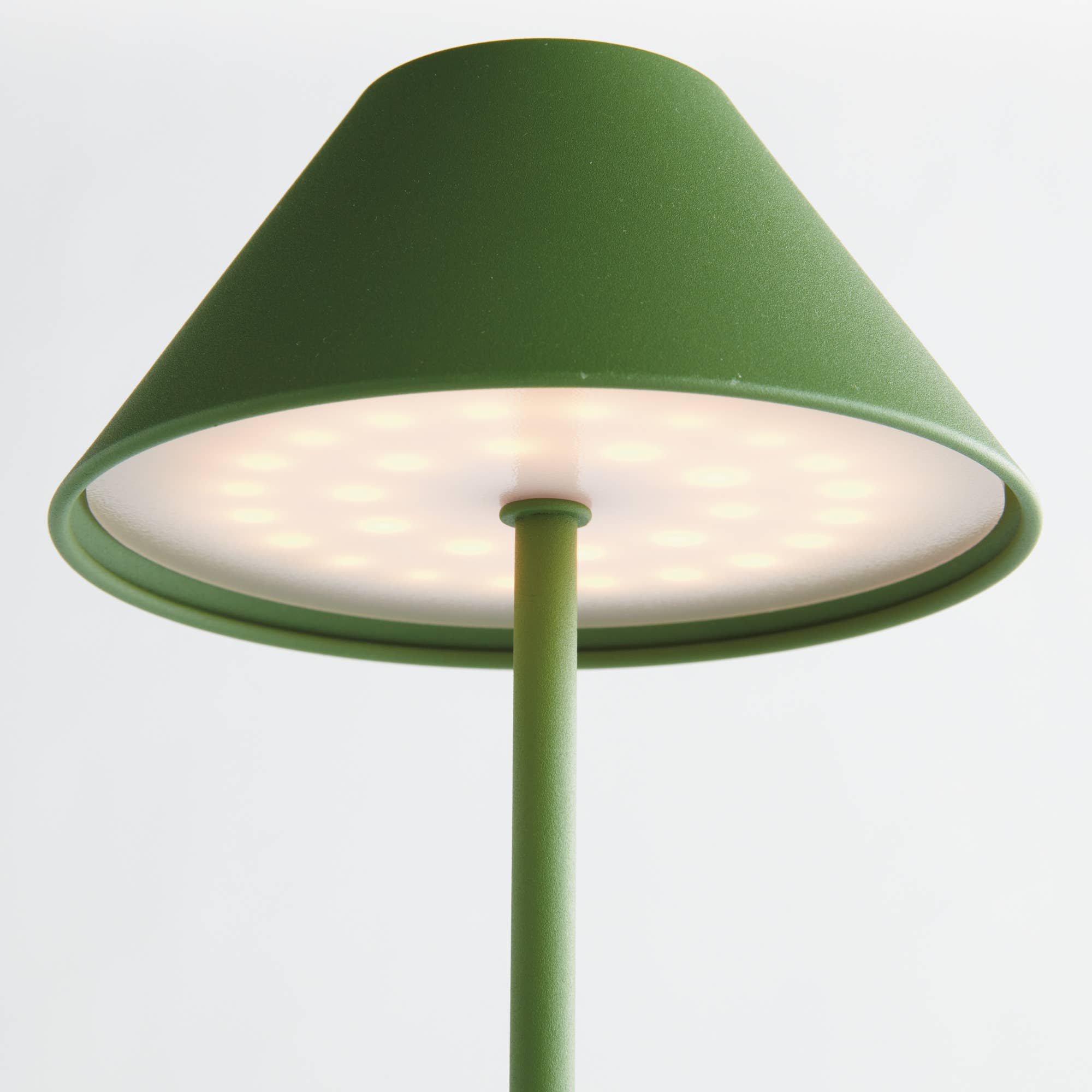 Napa Home & Garden – Candeeiro de secretária/decorativo por atacado – Abajur portátil sem fio LED com cúpula de metal, 35,6 cm, verde6