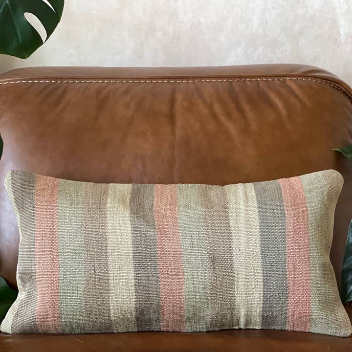 Cuscino lombare in kilim turco neutro | 12 x 24 per la vendita all'ingrosso da parte di Vintage Loomz