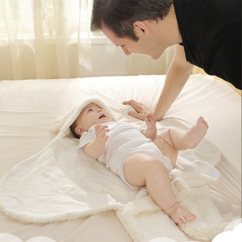 Misturar e combinar cores Swaddle com capuz em forma de urso para bebês recém-nascidos para venda a revendedores na Faire7