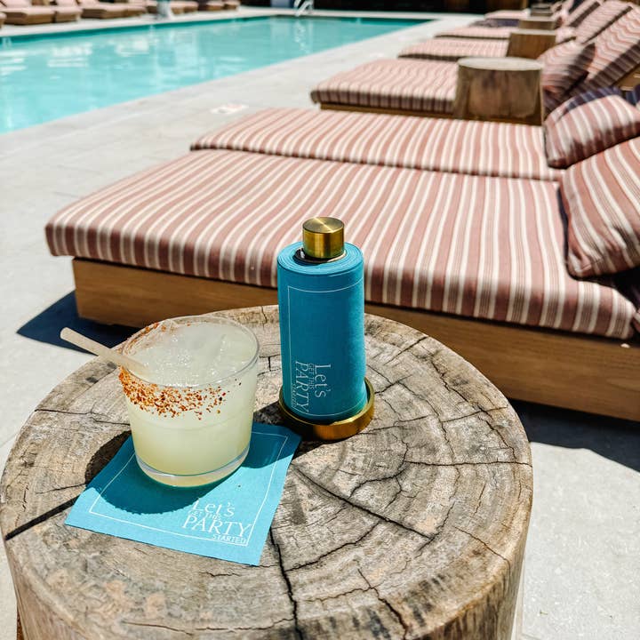 Table Theory (Formerly Toasting with Tara) - Vente Serviettes jetables - Rouleau de Serviettes à Cocktail en Coton : Le Vrai Turquoise (Bleu Électrique)10