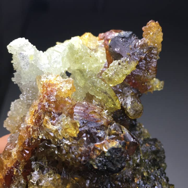 Cluster de Zincite Multicolore de 336g GRAND pour la vente par Wildheart Crystals