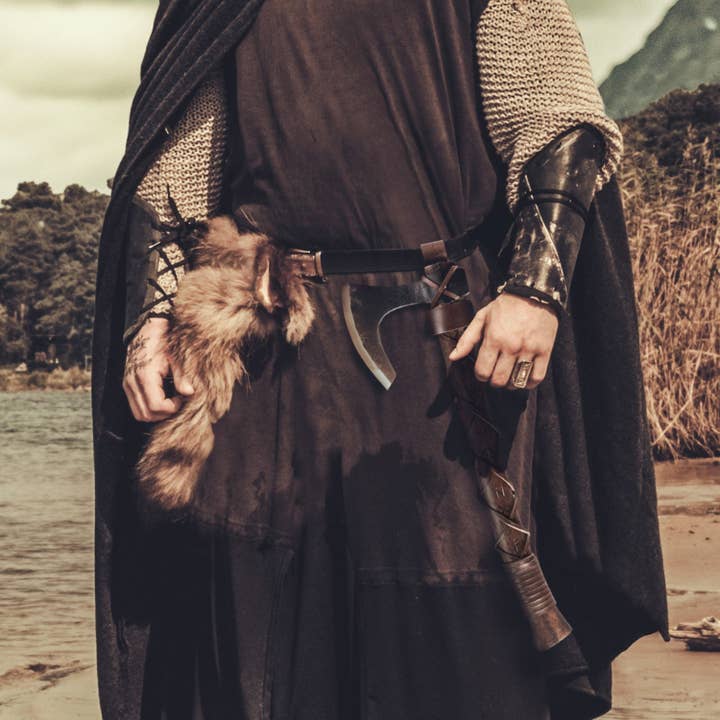 Norse Tradesman – Großhandel Gürtel – Herren – Axt Holster aus Leder3