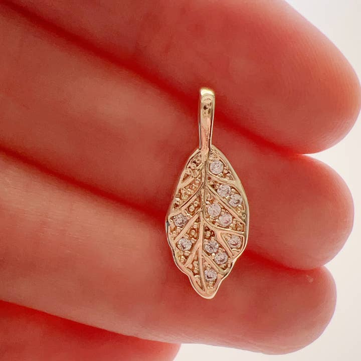 Anhänger aus 14 Karat vergoldetem Zirkon-Blatt für den Großhandel von PISTEP