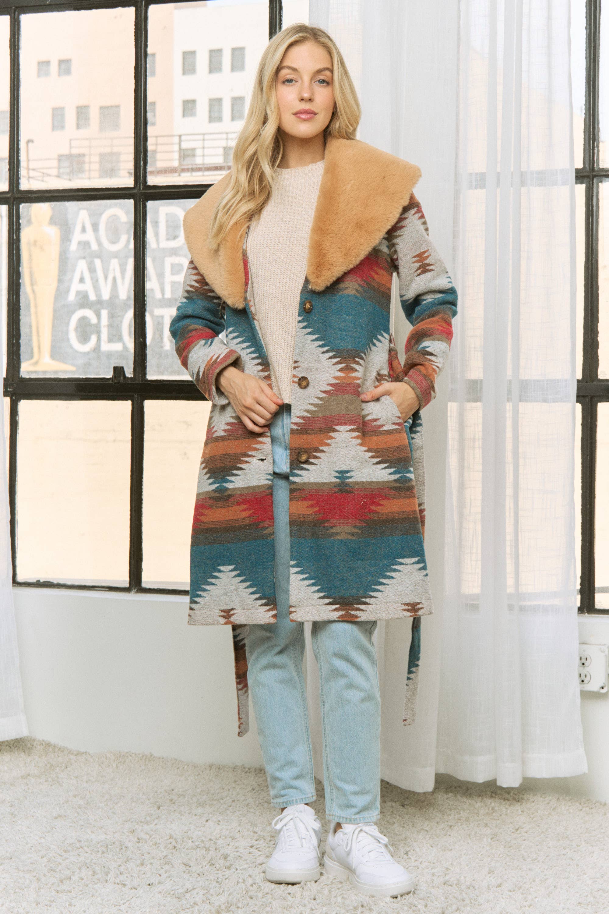 Sweet Generis - Venta al por mayor Sobrecamisa - Mujer - CHAQUETA AZTECA CON CUELLO REDONDO DE PIEL EN CONTRASTE14