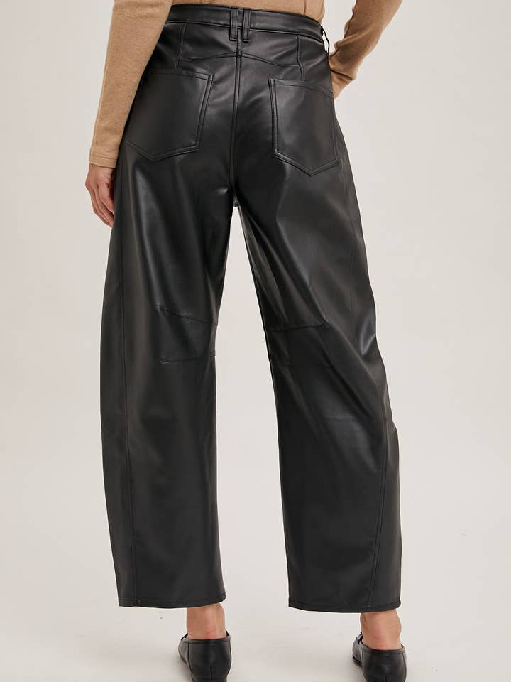 Bluivy - Venta al por mayor Pantalones - Mujer - PANTALONES TIPO BARRIL DE CUERO VEGANO
