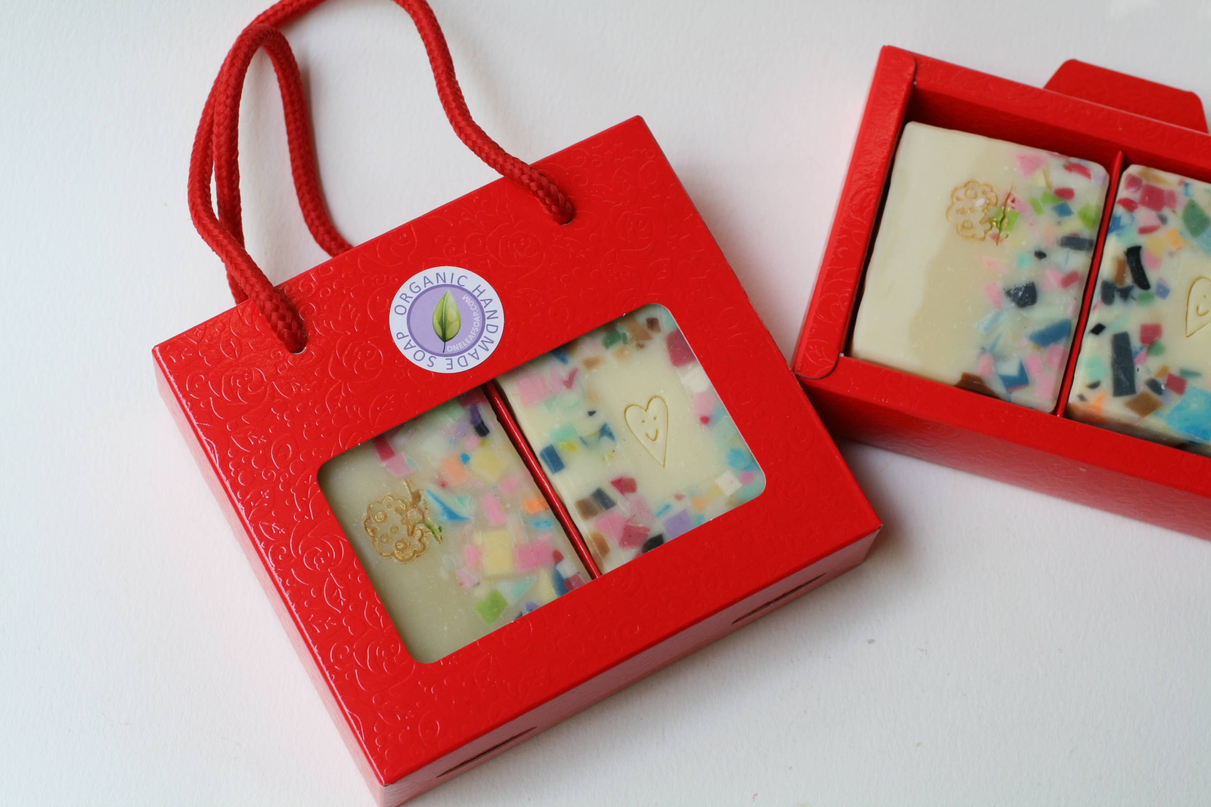 One Leaf Soap - Wholesale Gift Box - Red Soap Giftbox – 2 Soaps0