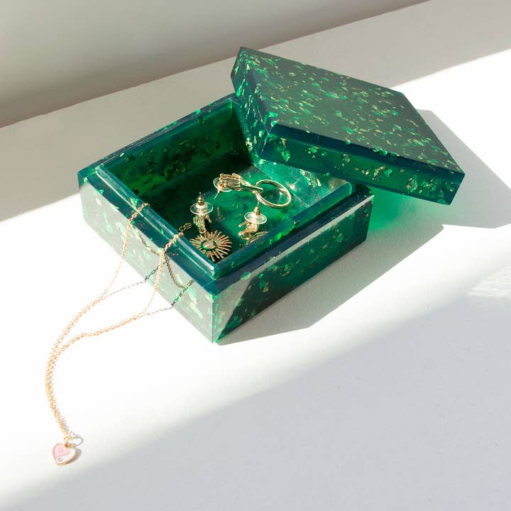 CAIXA DE RESINA VERDE - PINTADA À MÃO HF por atacado de Helio Ferretti