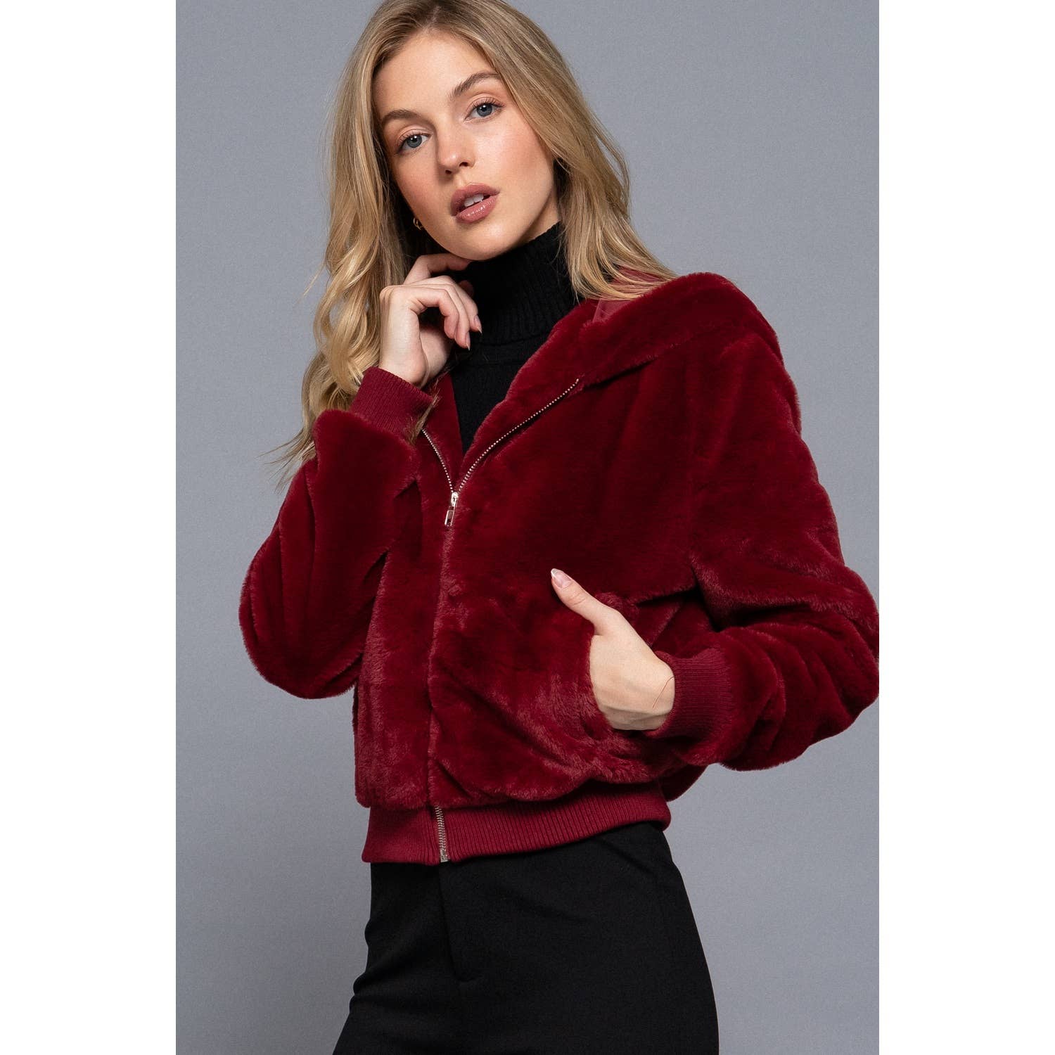 HiteJeans - Vente Veste – femme - VESTE À CAPUCHE ZIPPÉE EN FAUSSE FOURRURE21