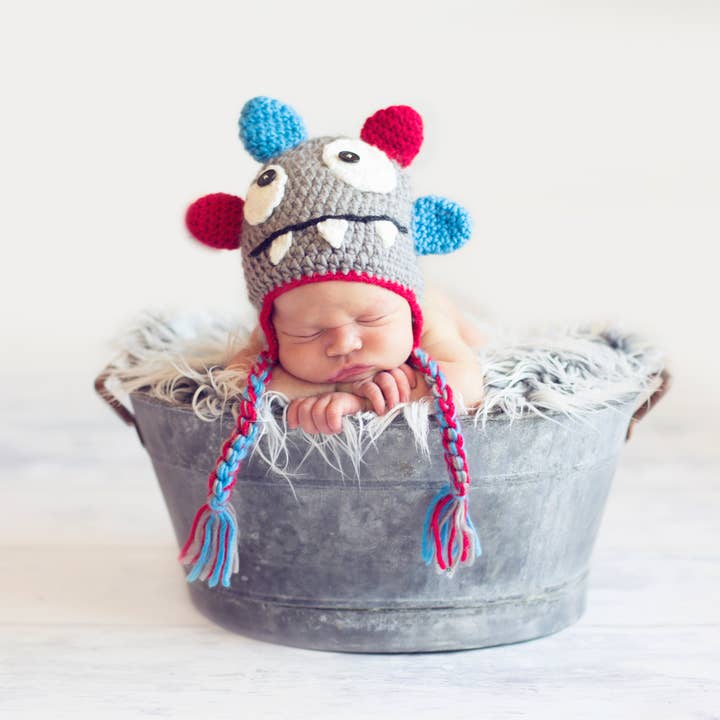 Grå Monster Tofsar Virkade Handgjorda släktklenod gåva hatt för wholesale av The Daisy Baby LLC
