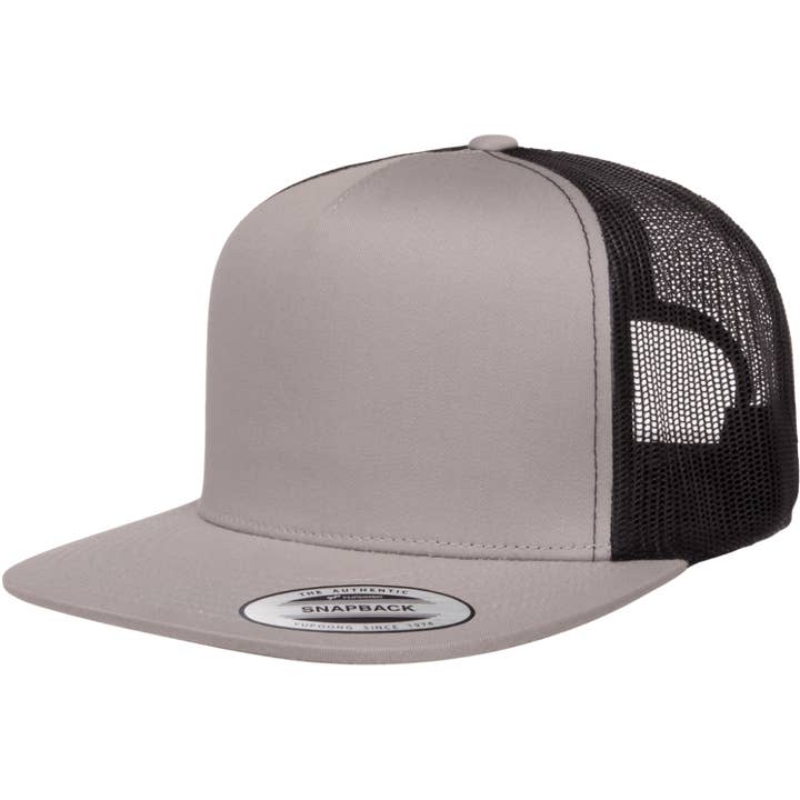 The Park Wholesale - Vendita all'ingrosso Cappellino da camionista - Unisex - Yupoong 6006T Classic Trucker Snapback Hat, berretto piatto con retro in rete, colori bicolore - YP Classics®