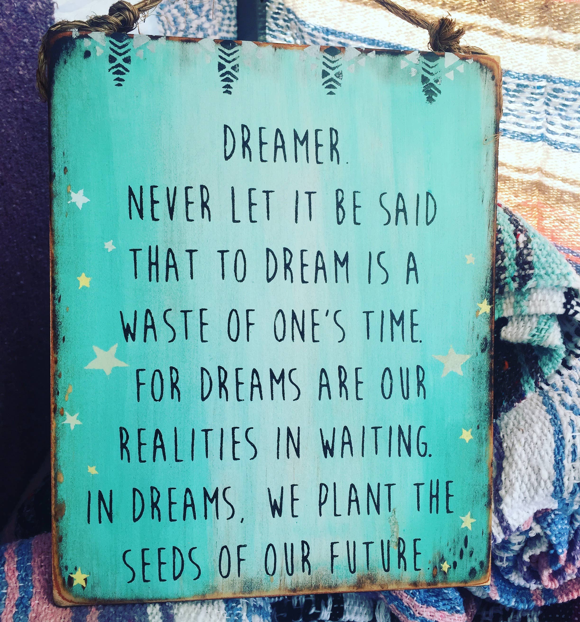 Mahalo Market - Wholesale Sign - Dreamer Quote Wood Sign2