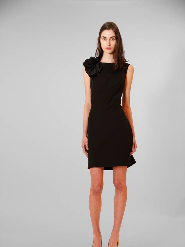 ABITO SENZA MANICHE CON ORLO A DUE BALZE per la vendita all'ingrosso da parte di Donna Ricco