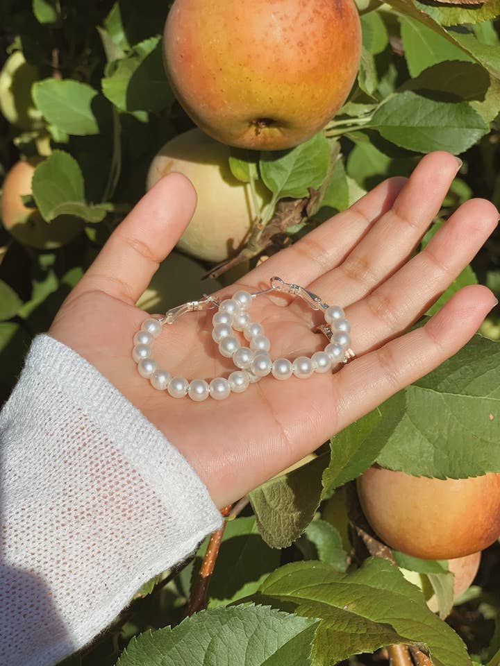 Aros de perlas redondas chapados en oro de 18 quilates/chapados en plata para venta al por mayor de Muni Muni