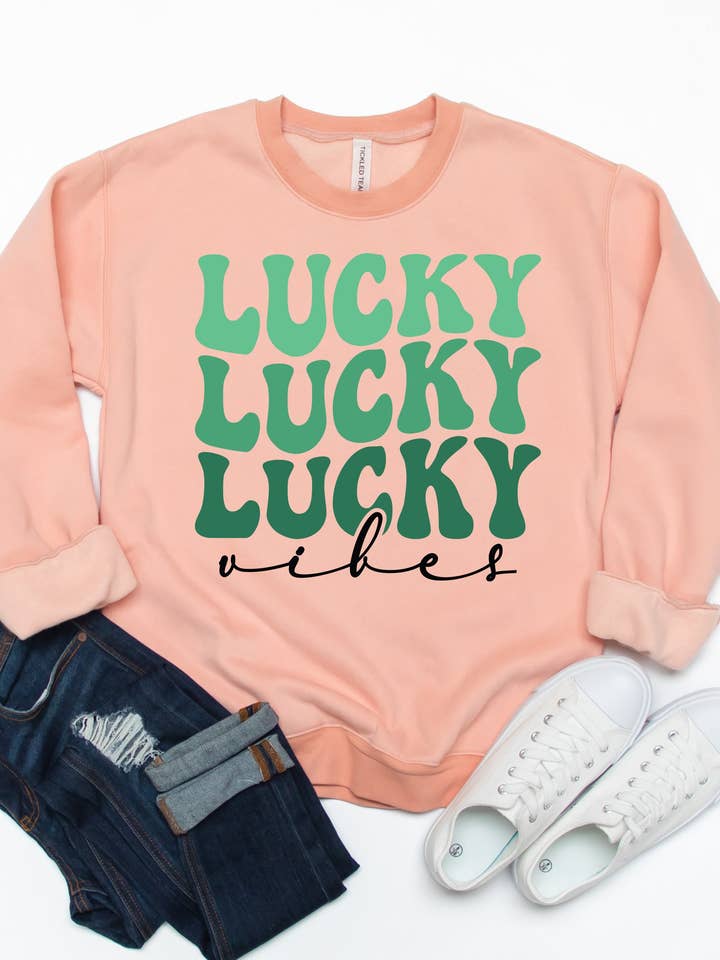 Tickled Teal – Engroshandel Grafisk Sweatshirt - Dame – Lucky Vibes - Grafisk Sweatshirt2