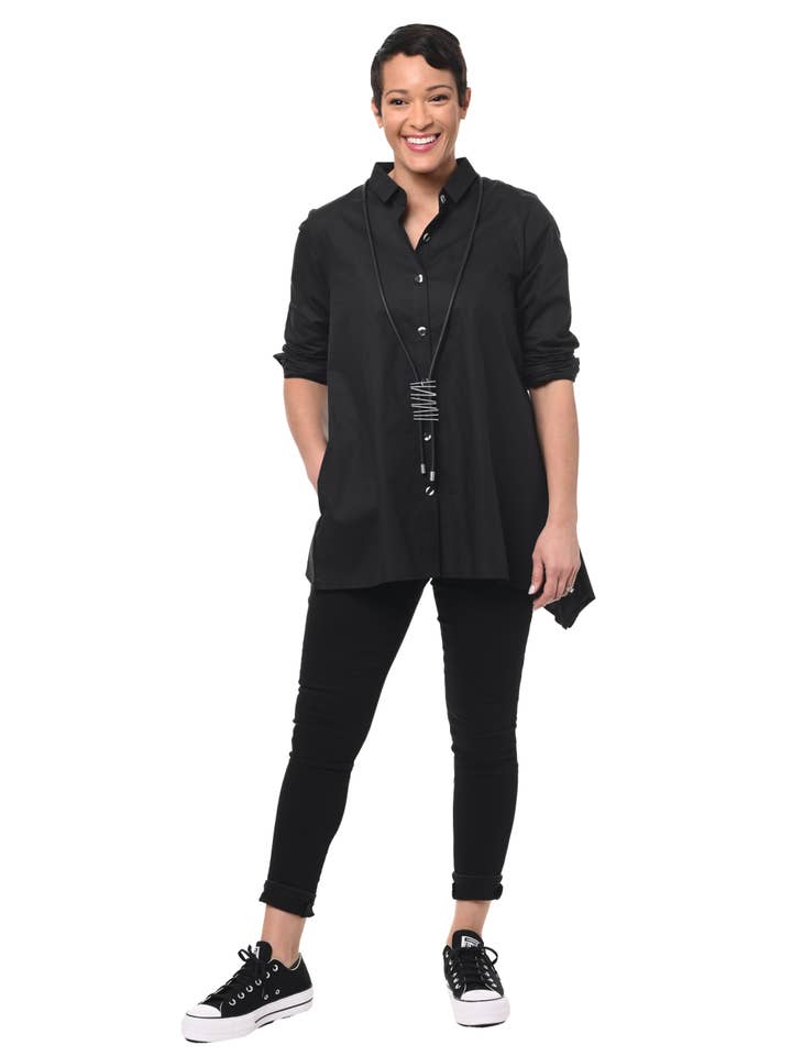 Tulip Clothing – Engroshandel Skjorte med buttondown – til kvinder – SDC295 Avalon i Sort*