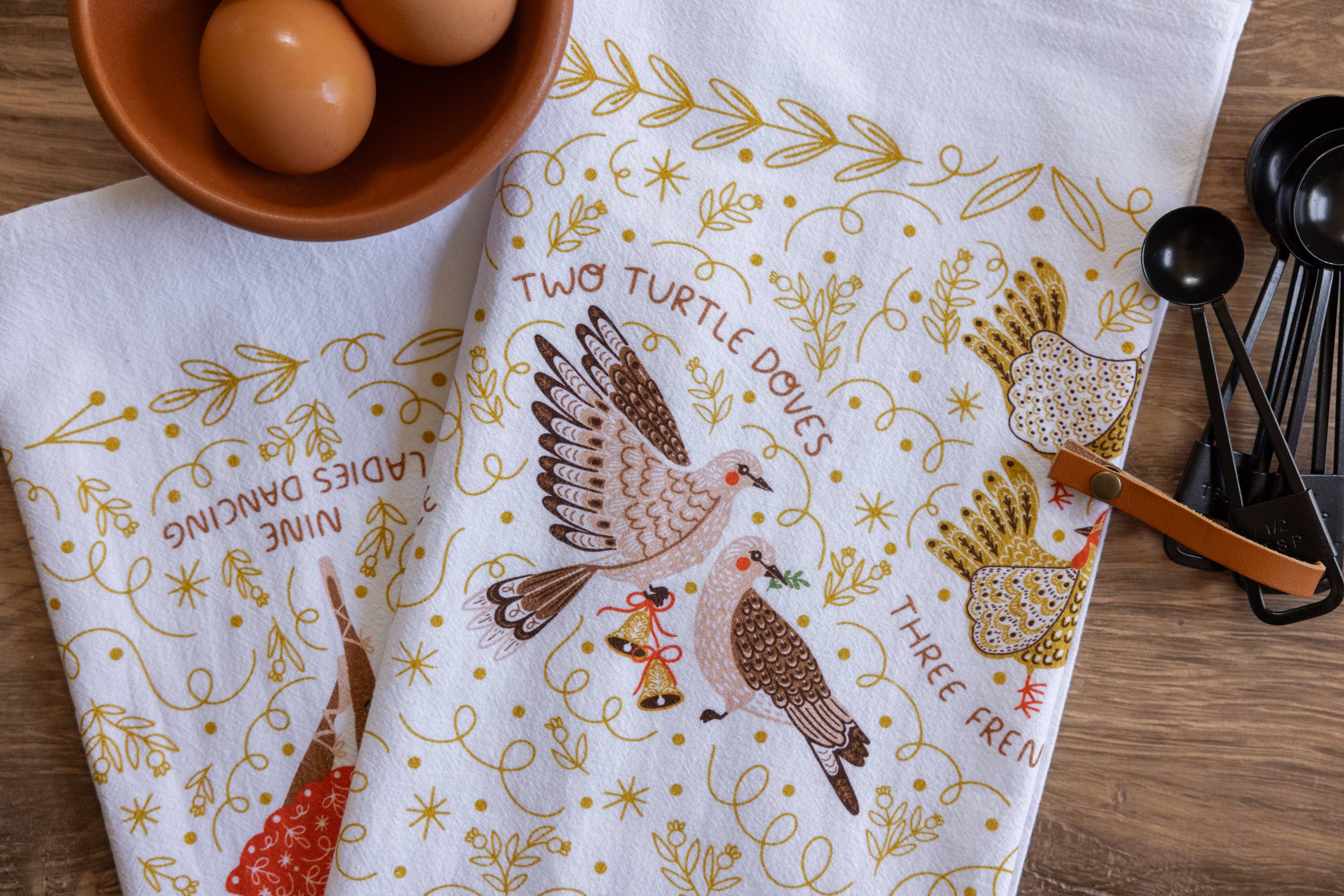 Gingiber - Wholesale Tea Towel - 12 Days of Christmas Tea Towel – Classic Holiday Decor5