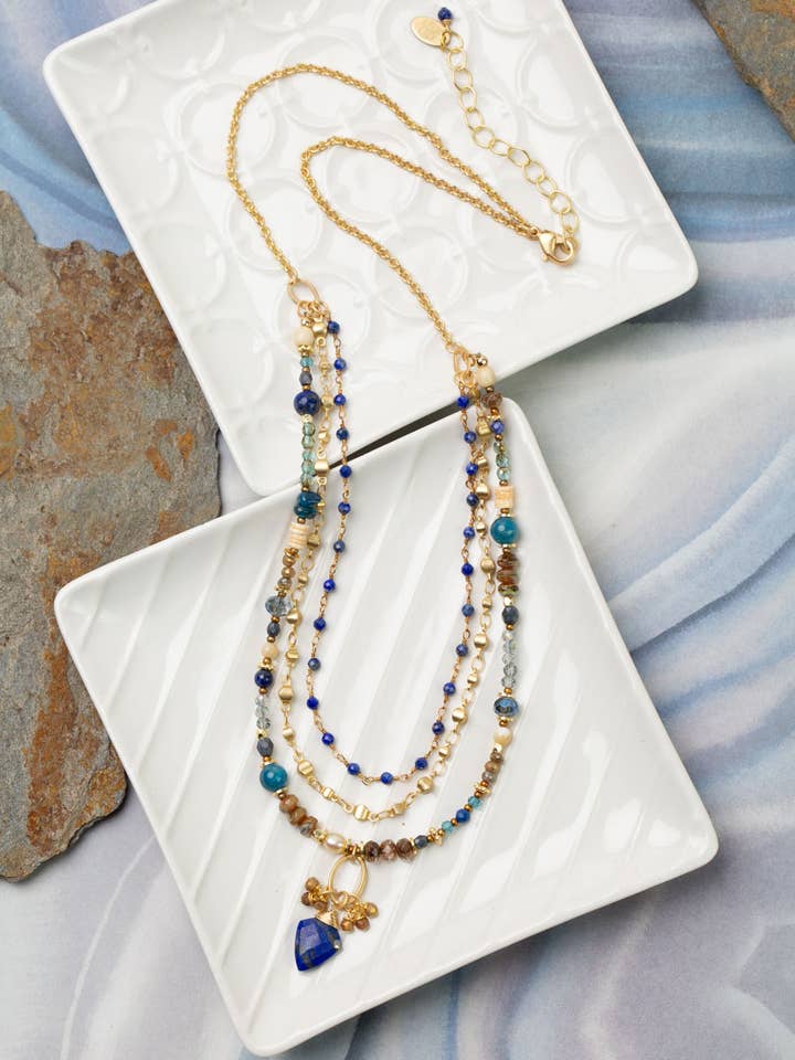 Starry Night 21-23" Lapis, Apatit, Krystal Multistrand Hals for engroshandel hos Anne Vaughan Designs Jewelry
