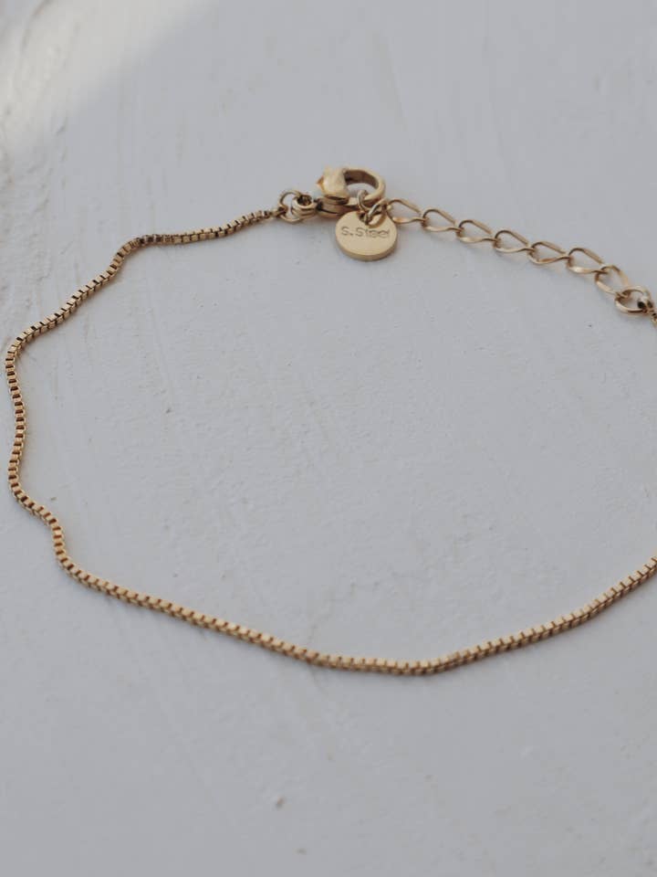 Bracciale a catena Raya Box per la vendita all'ingrosso da parte di Olive Branch Jewelry & Co.