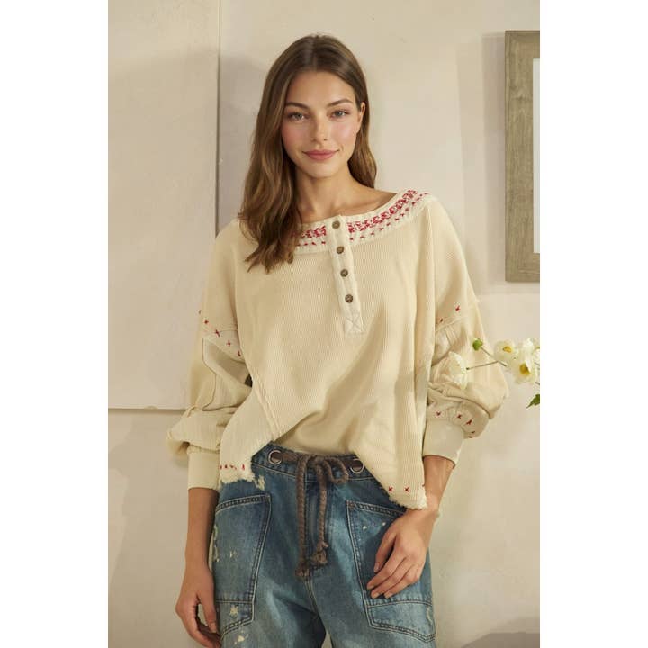 TVÄTTAD X STYGNDETALJ TYGMIKS LÅNGÄRMAD TOPP för wholesale av Oli&Hali