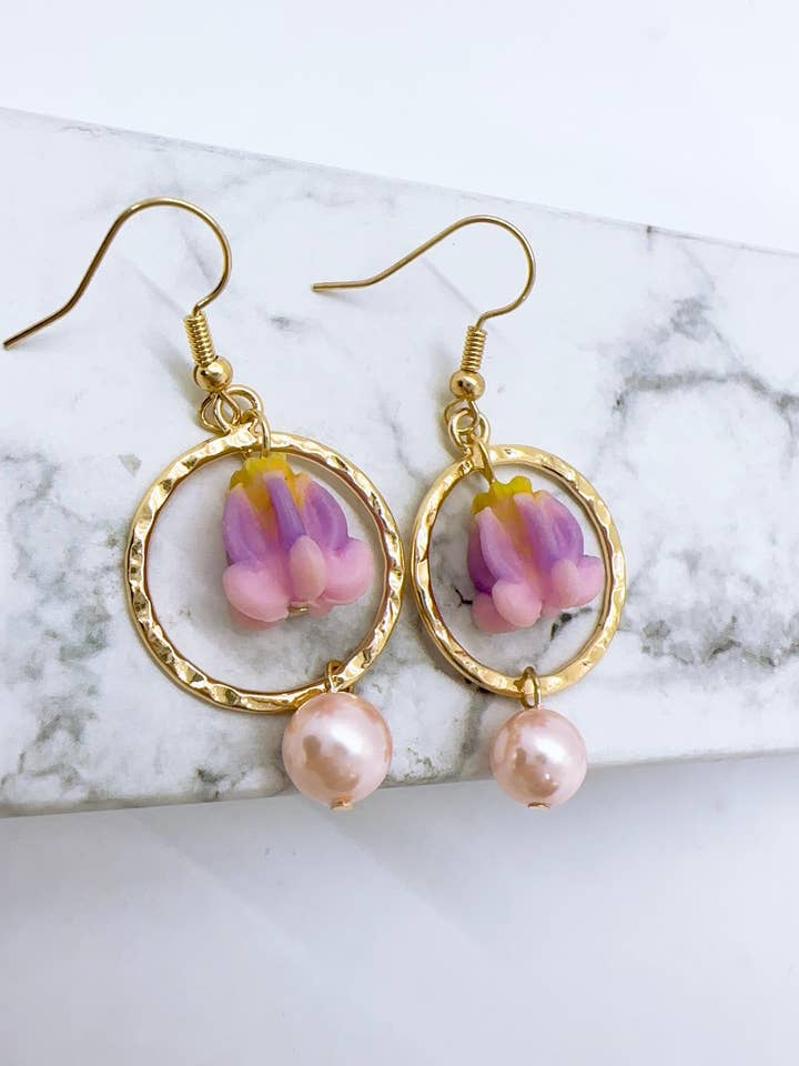 Boucle d'oreille Crown Flower pour la vente par Anela's Jewelry