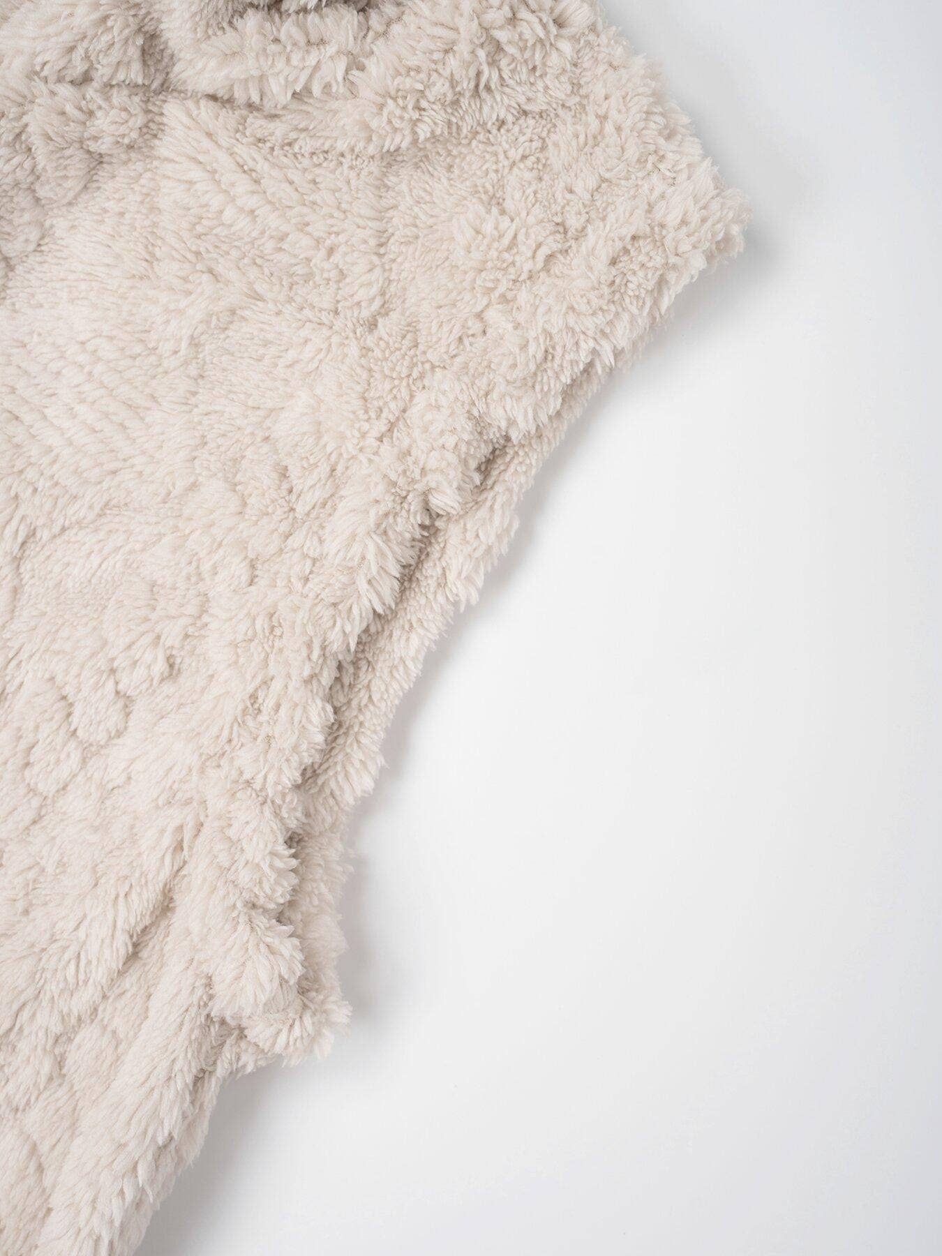 Rosa Clothing - Wholesale Outerwear Vest - Women's - Textured Leisure Double-Sided Plush Hooded Vest6