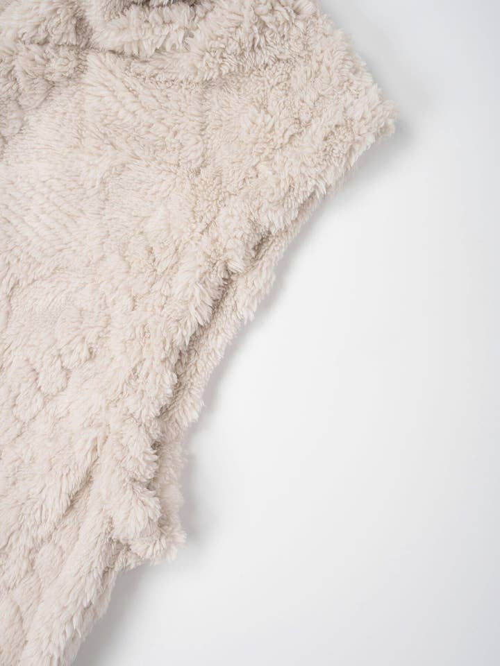 Rosa Clothing - Wholesale Outerwear Vest - Women's - Textured Leisure Double-Sided Plush Hooded Vest6