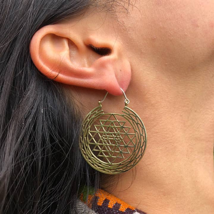 Messing Sri Yantra Ørering/Hellig Geometri Guld Yantra Hoops for engroshandel hos JAYA MOKSHA