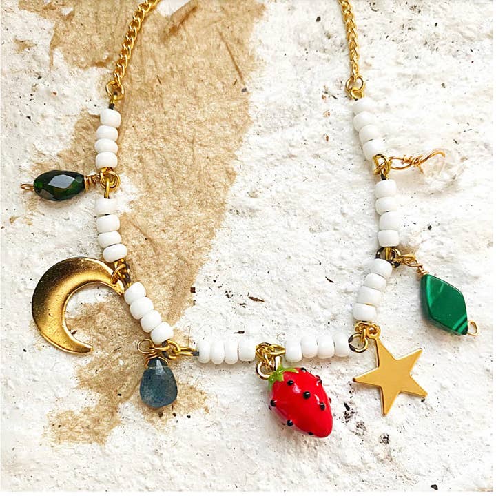 Collier à breloques - Collier de perles - Bijoux fantaisistes pour la vente par Etymology Jewelry