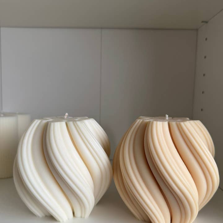 Large Swirl Candle and other Purchase Wholesale candele bianche. Free Returns & Net 60 Terms on Faire trending on Faire.