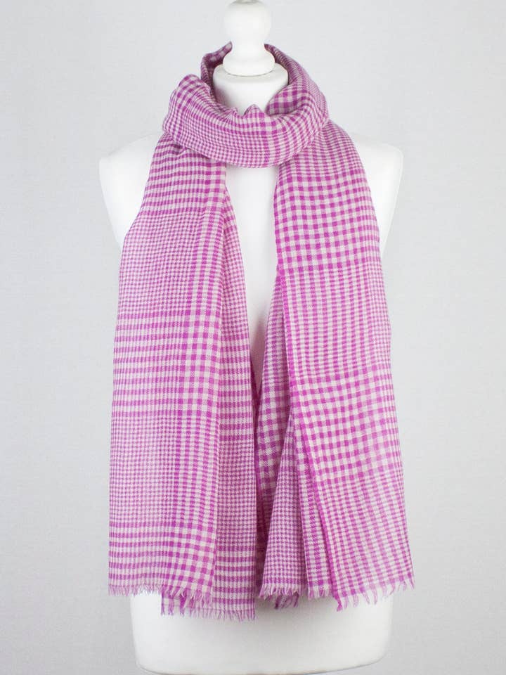 Écharpe en laine mérinos mélangée vichy - Fuschia pour la vente par SVEZElife