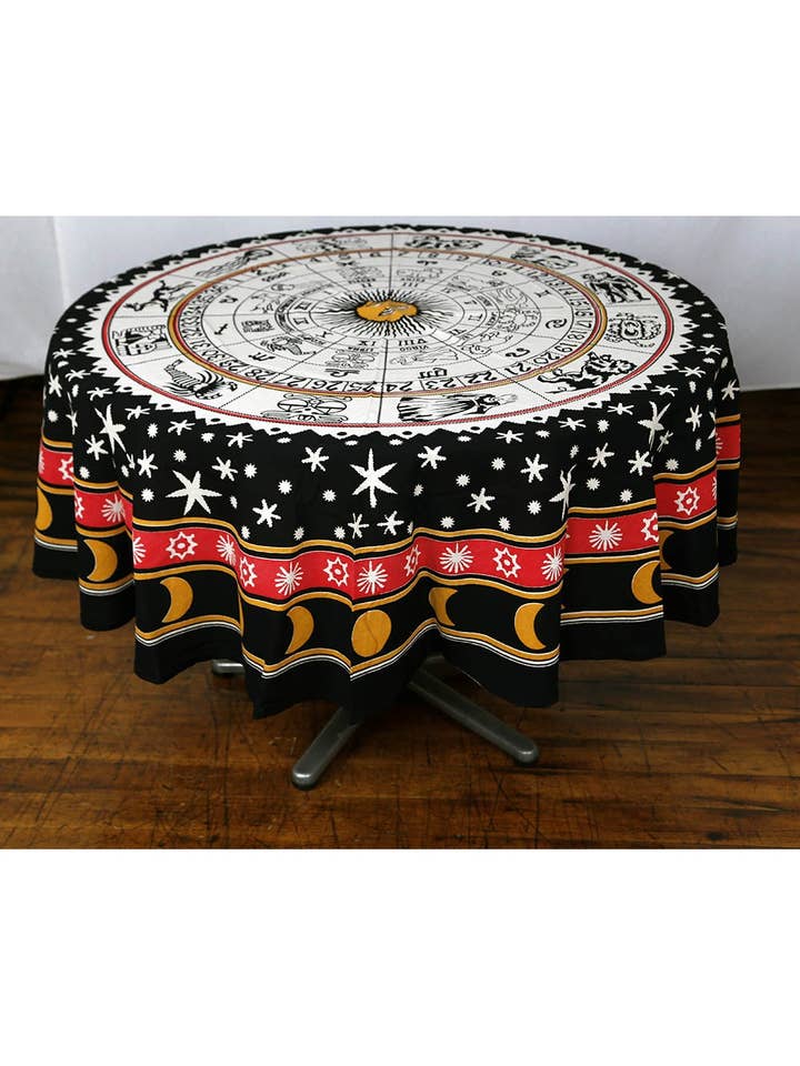 Tapisserie ronde Zodiac Mandala pour la vente par Sunshine Joy