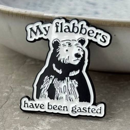 Insignia de Pin de Esmalte "Flabbers Bear" para venta al por mayor de Flax Barn