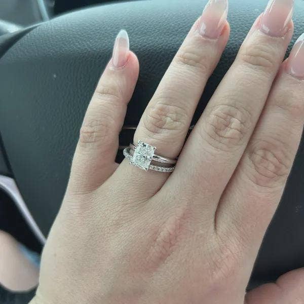 Elegant Jewels - Wholesale Engagement ring - 2 CT CUShion Lab Grown Diamond Solitaire Ring, 14K Gold
1